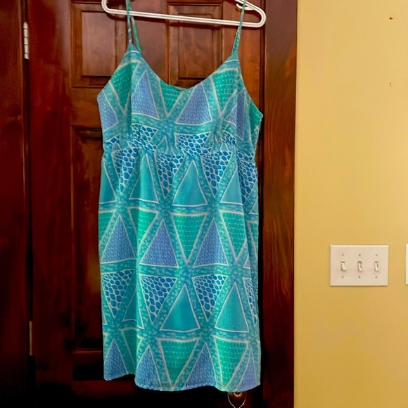 Old navy spaghetti strap with shirred back wore once. Beautiful condition - Picture 1 of 3